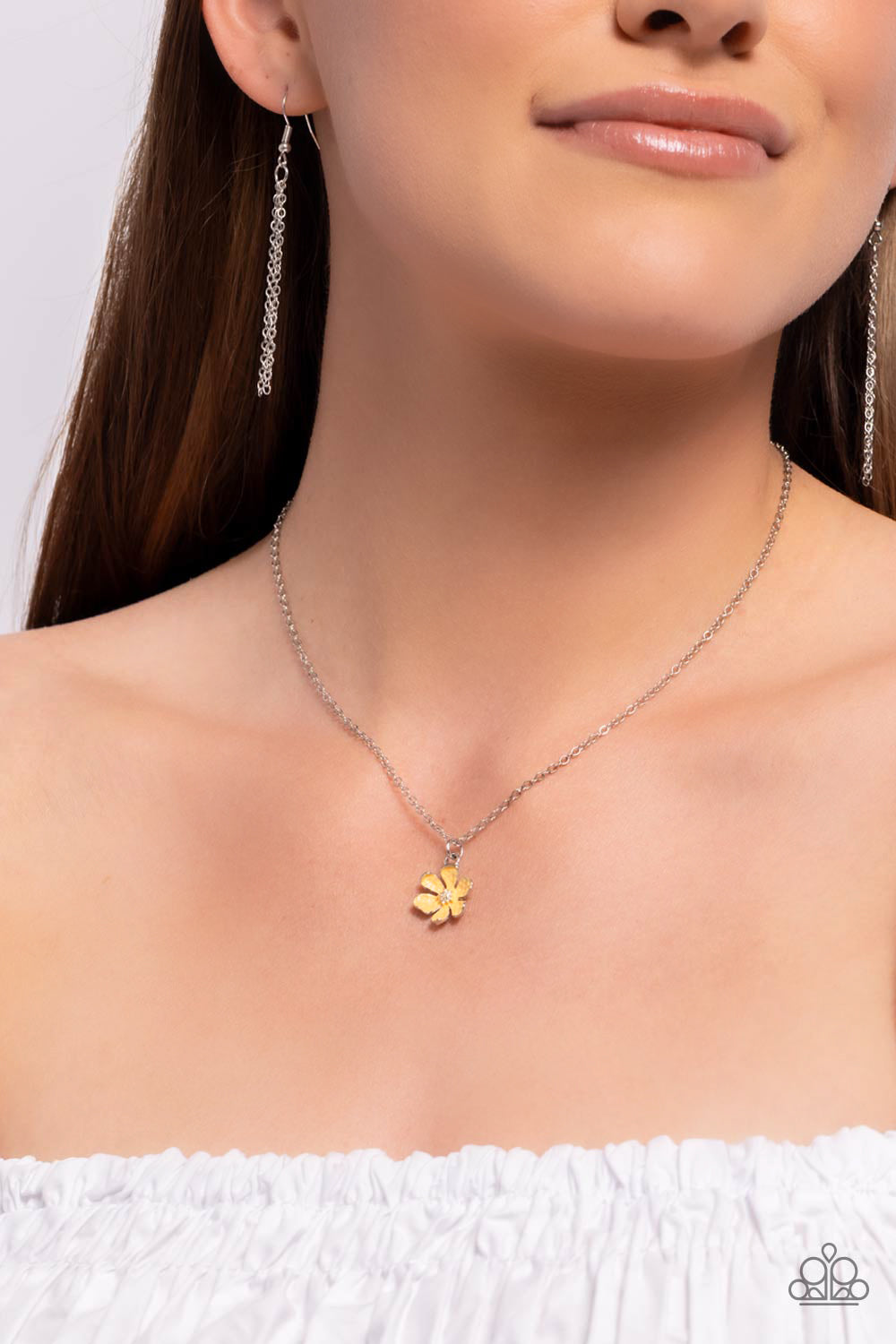 Cottage Retreat - Silver w/Yellow Flower