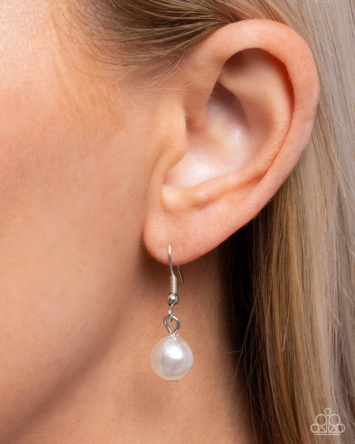 Dare to be Surprised - Blue Necklace