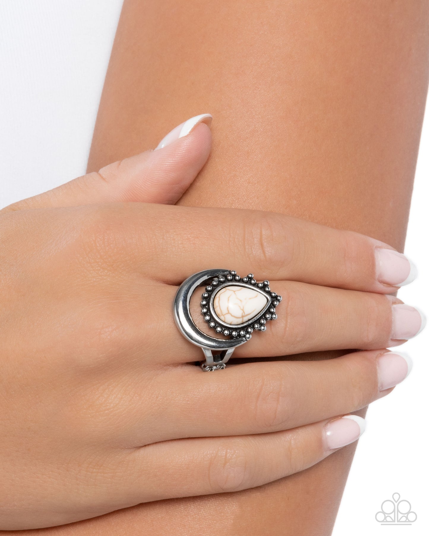 Tranquil Trinket - Silver w/cream Stone Ring