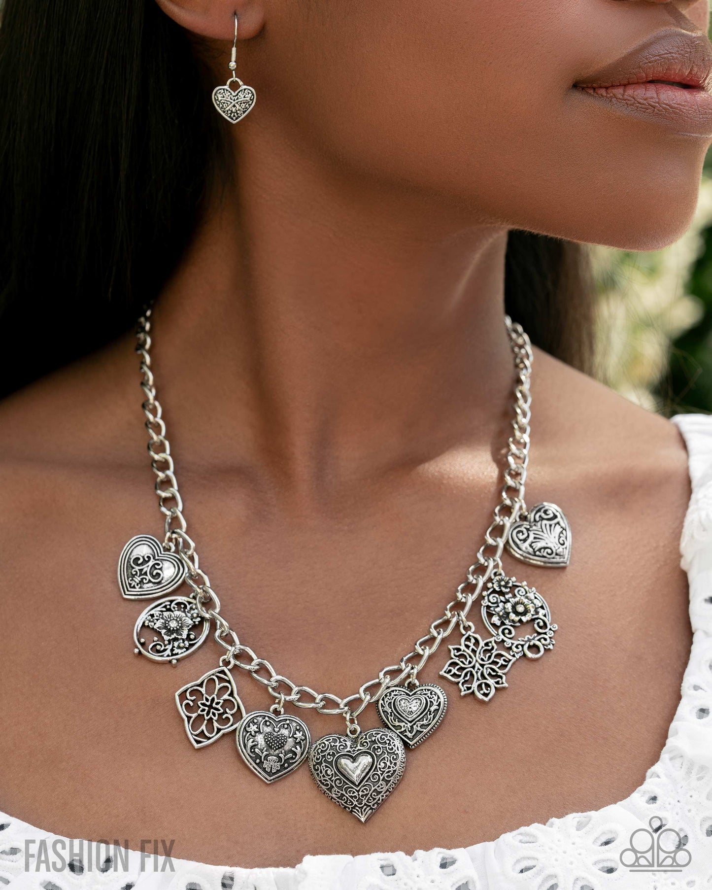 Vintage Showdown - Silver Heart Necklace