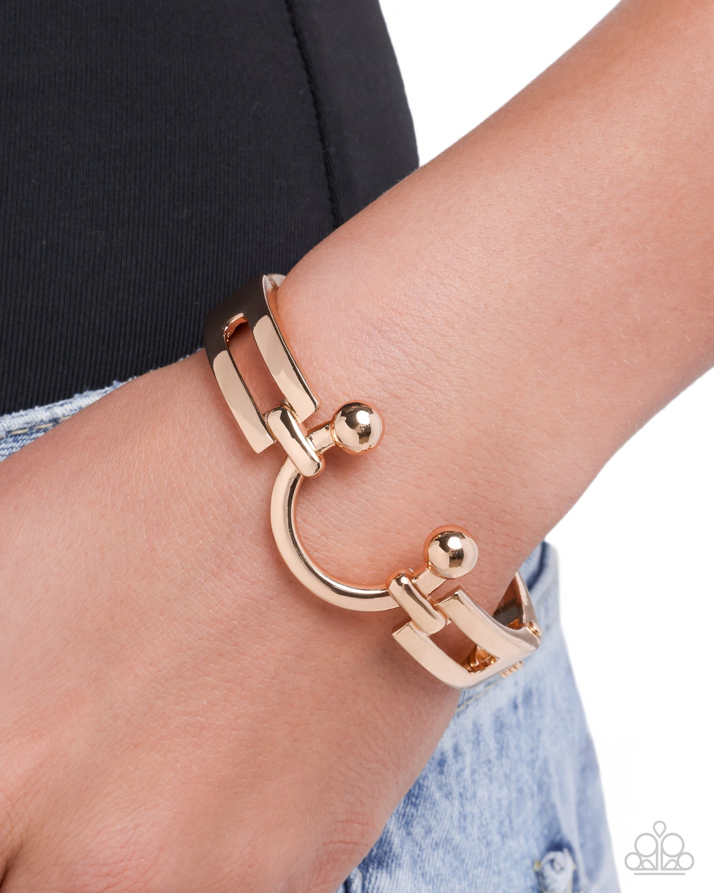 Luminous Latch - Gold Bracelet