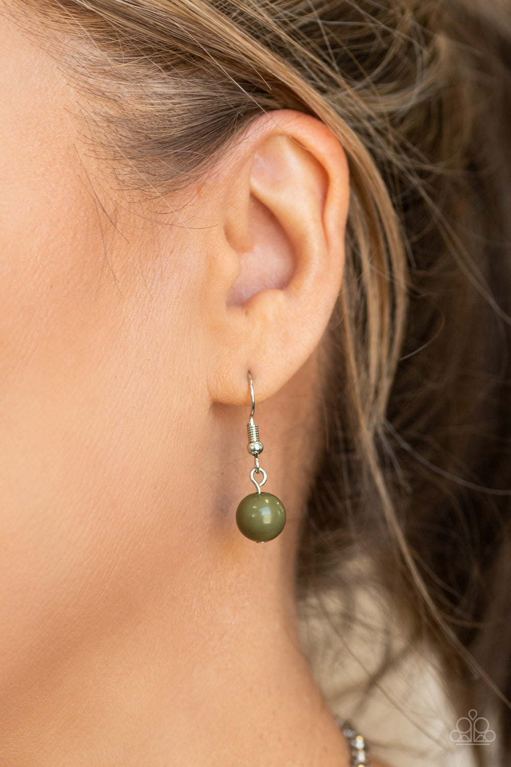 Beachside Babe - Silver w/Green Necklace
