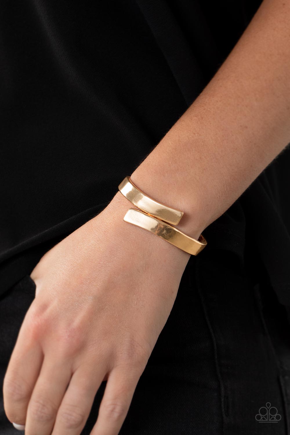 Dare to Flare - Gold Bracelet - Hinged