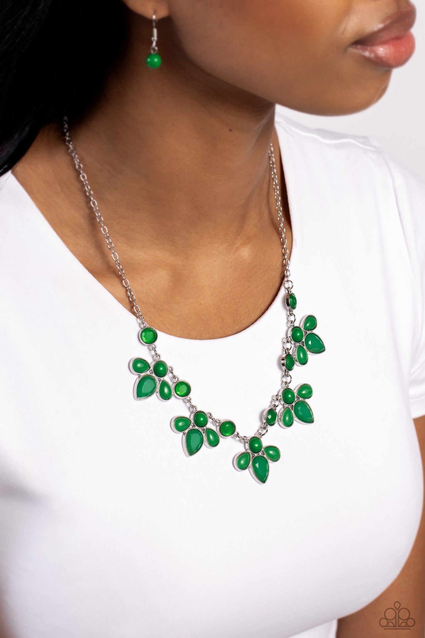 FROND-Runner Fashion Necklace - Silver w/Green