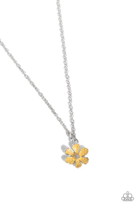 Cottage Retreat - Silver w/Yellow Flower