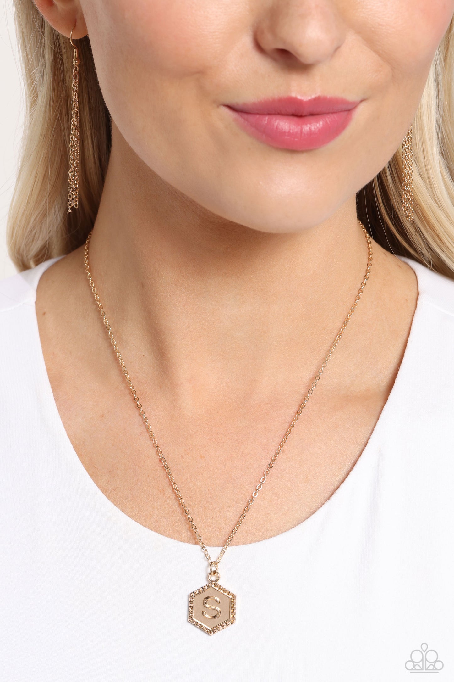 Emblematic Elegance - Gold - S Necklace