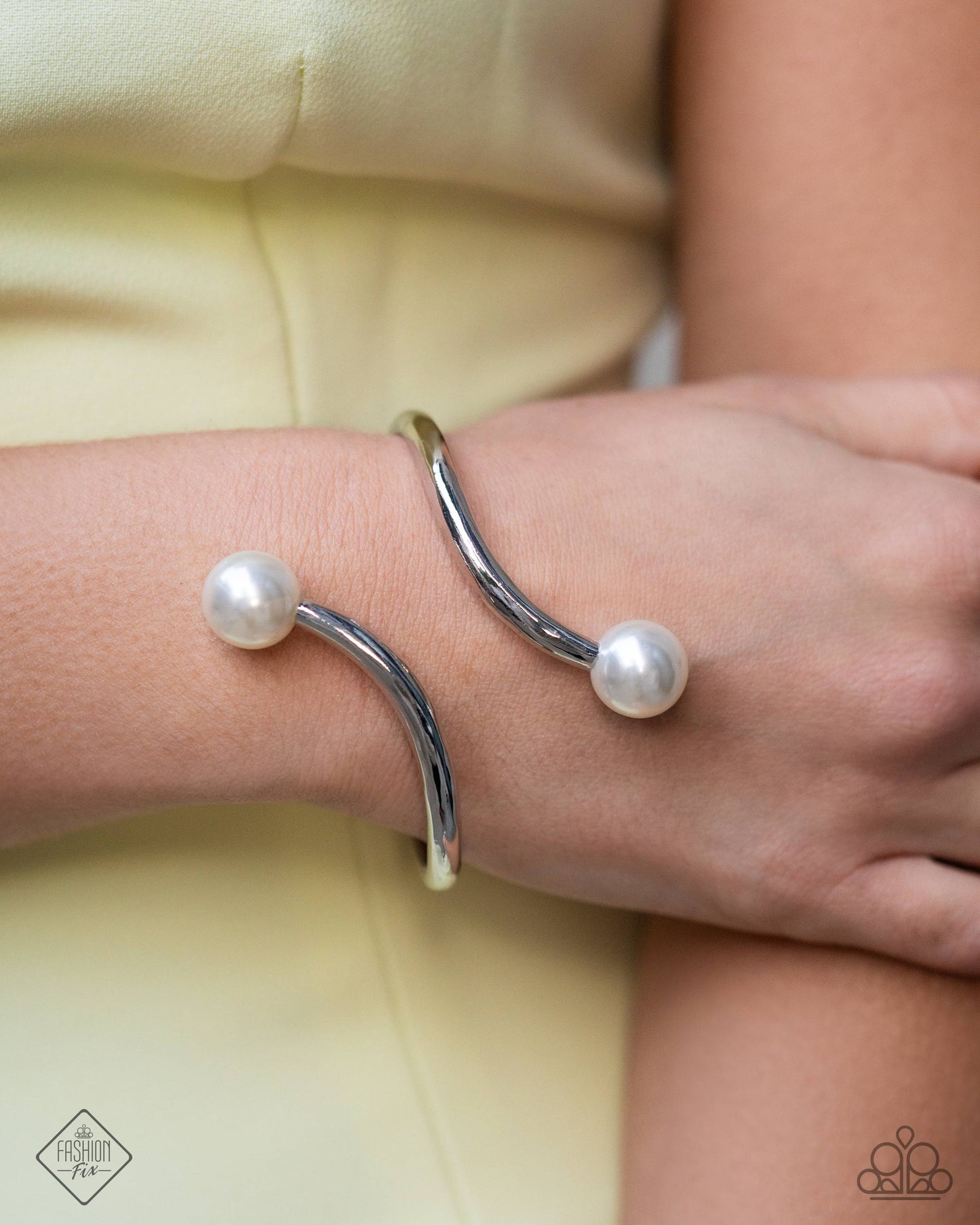 Effulgent Exemplar - Silver w/White Pearl Bracelet
