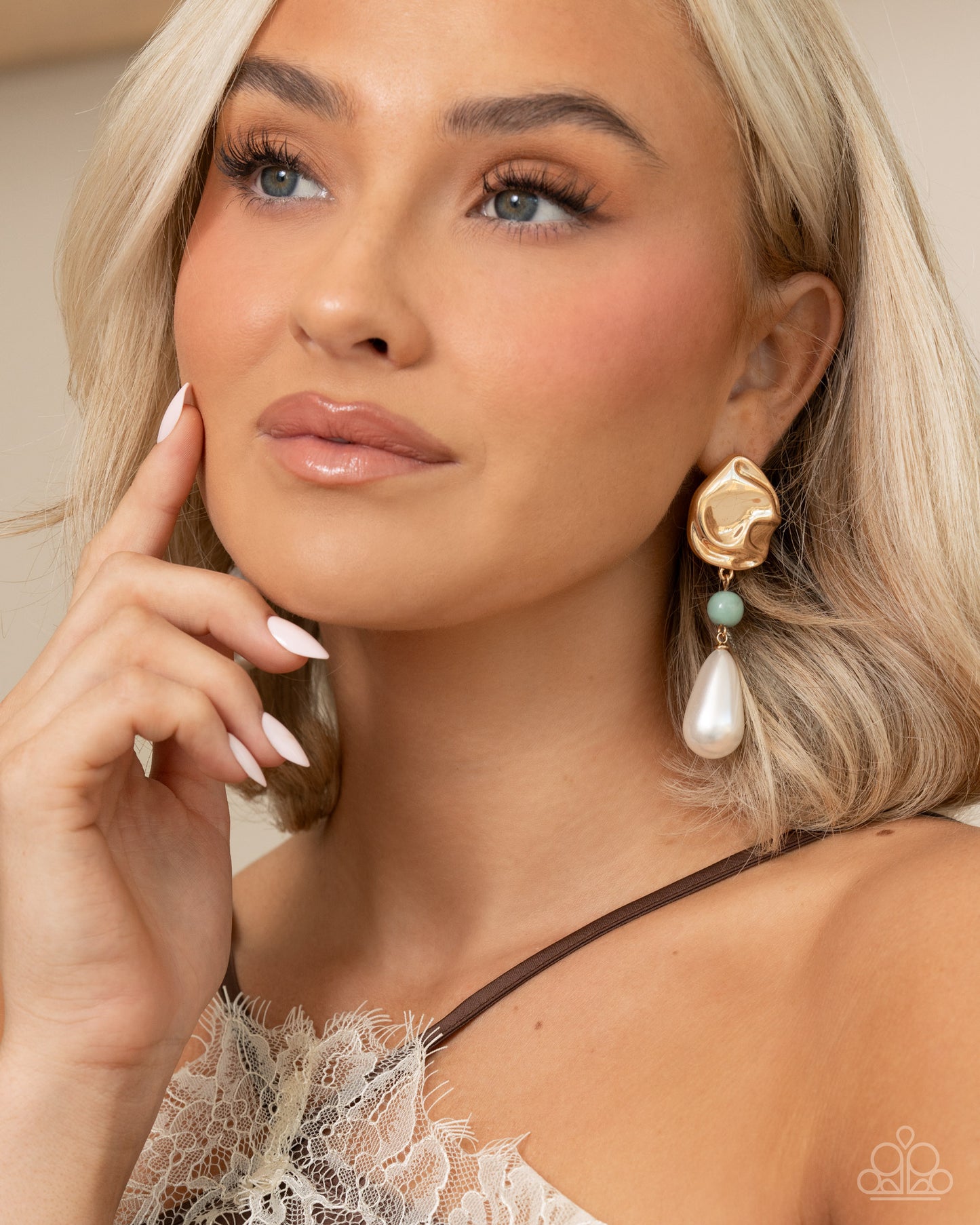 Exquisite Elegance - Green Earrings