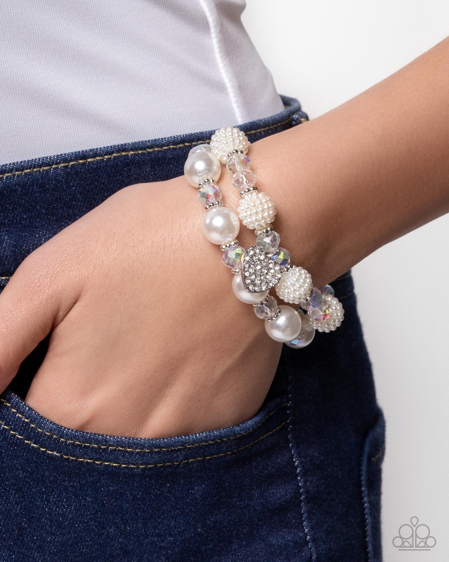 Heart Hustle - White w/Heart Bracelet