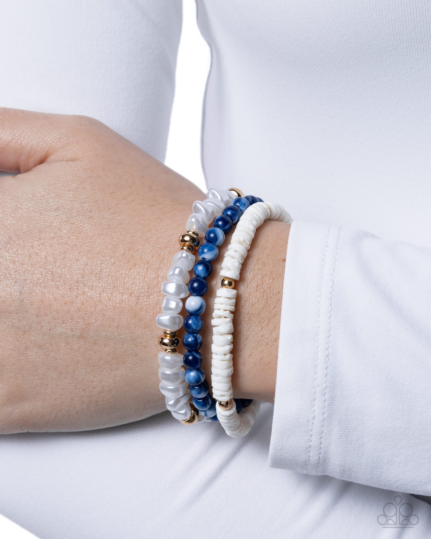 Sensible Shells - white & Blue Bracelet