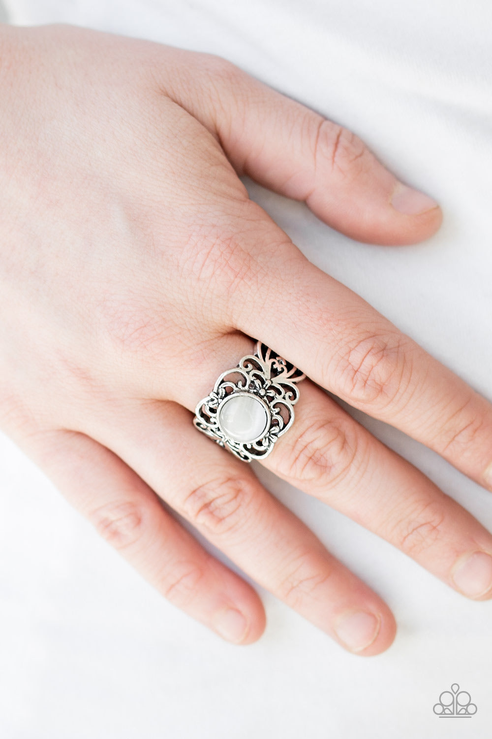 Vienna View - White Ring