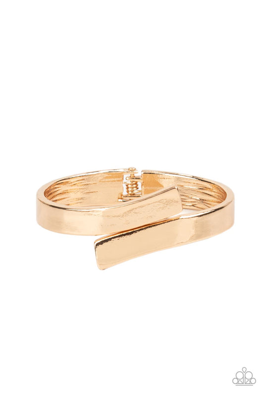 Dare to Flare - Gold Bracelet - Hinged