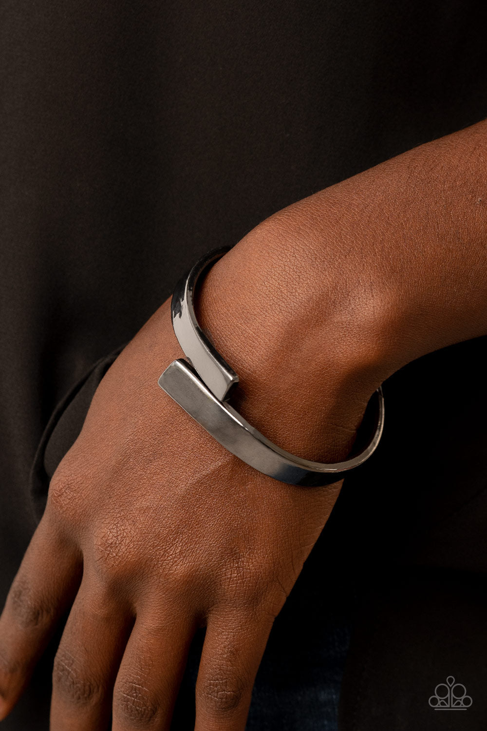 Dare to Flare Bracelet  - Black (gunmetal) -  Hinged