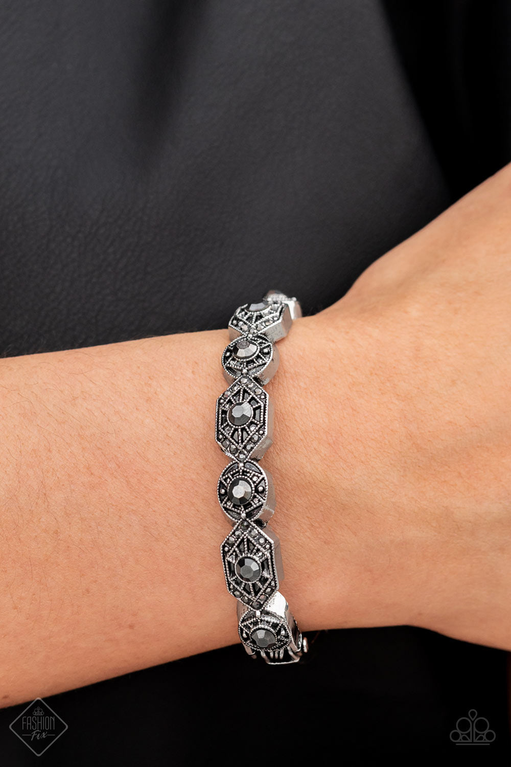 Magnificent Musings - Fit for a DRAMA QUEEN - Silver w/black gem - Fashion Fix Sets