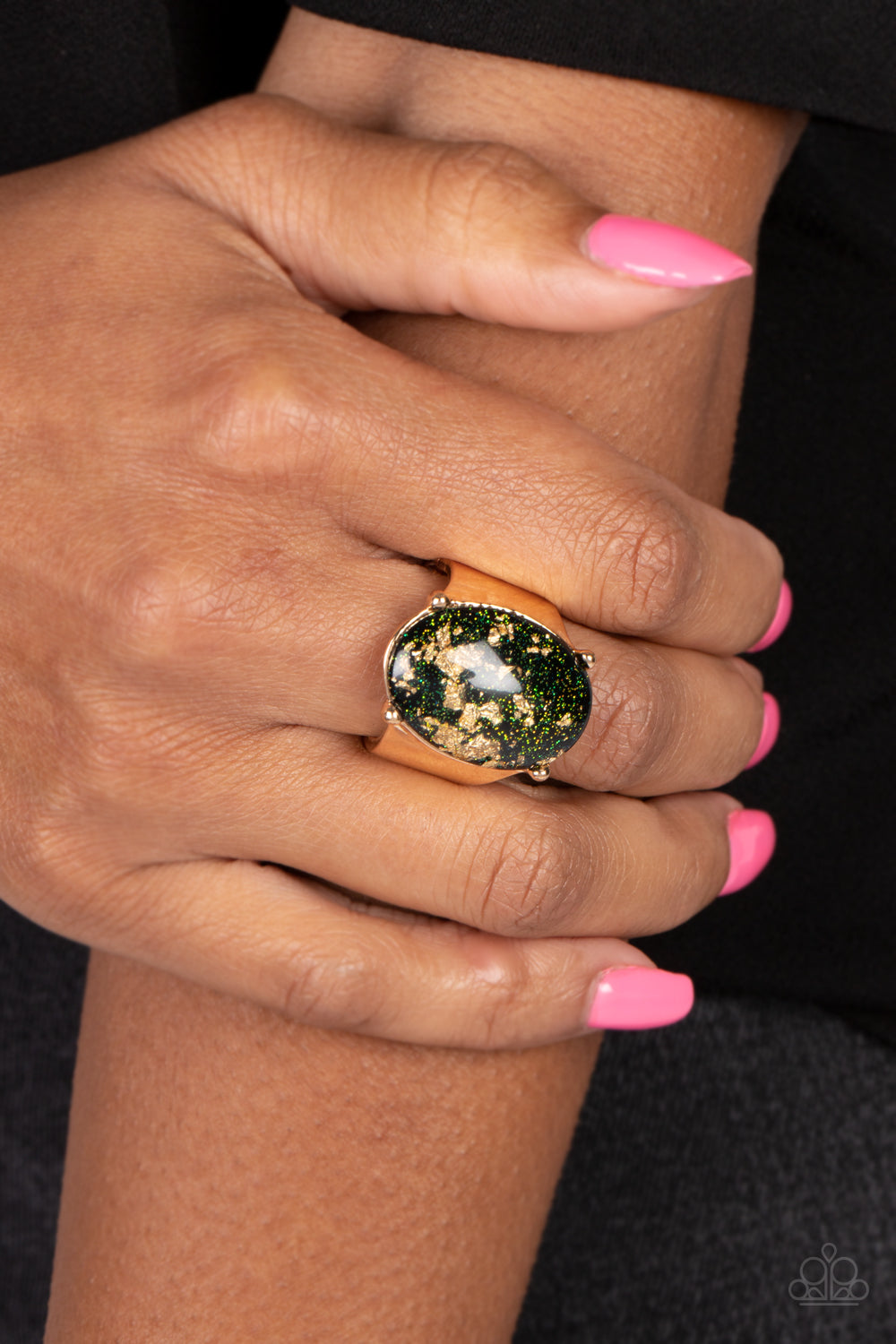 Gold Leaf Glam - Gold w/Black Ring