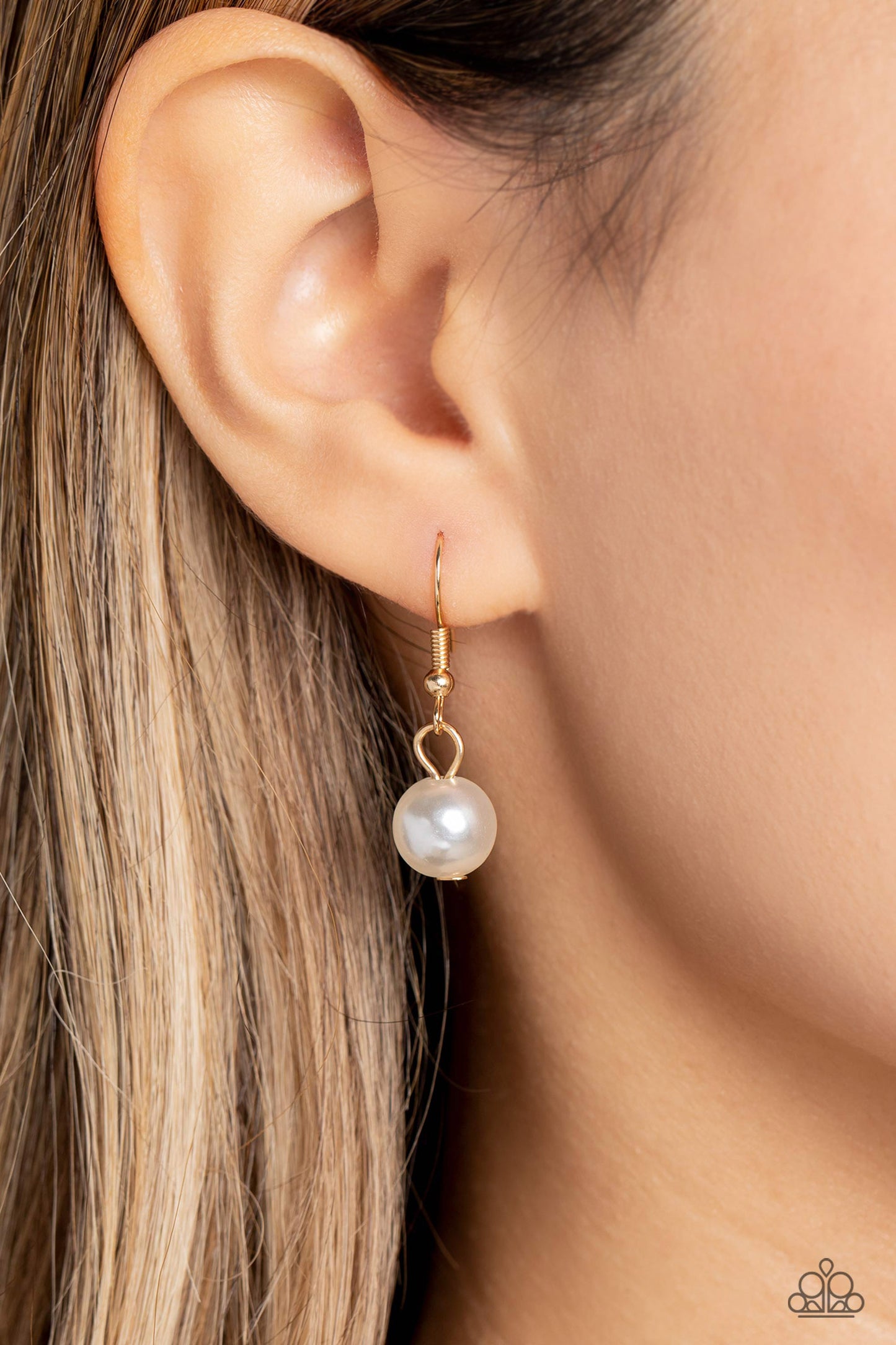 Countess Chic - Pearls with Gold Necklace