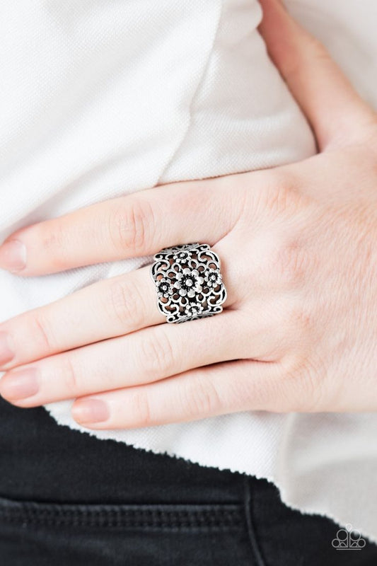 Divinely Daisy Silver Ring